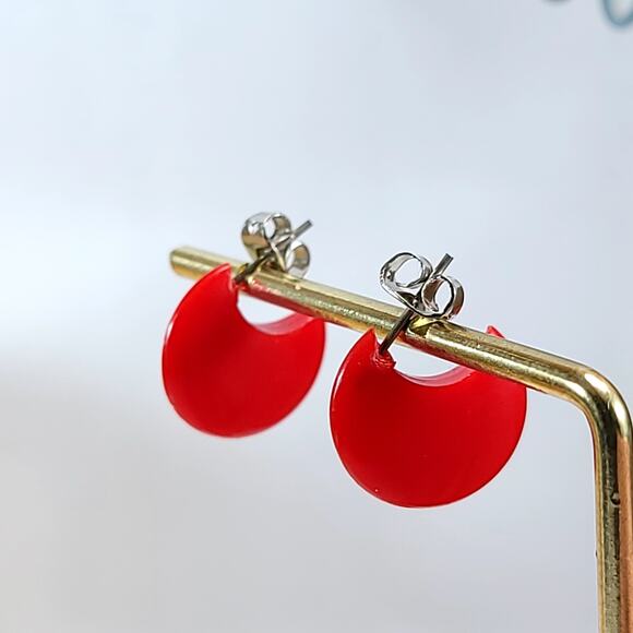 Crescent Hoop Stud Earrings in Red and Peach, Retro Minimalist Jewelry for Women - Picture 3 of 10